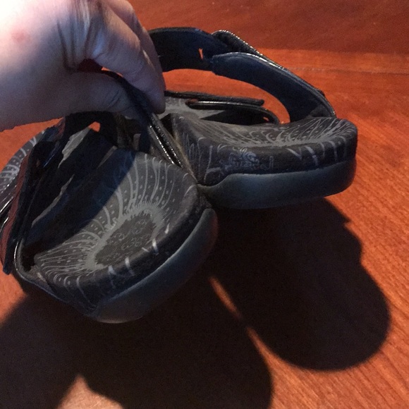 Vionic black leather strappy sandals size 7 - Picture 4 of 13